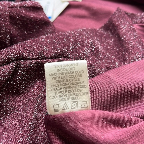 NEW Ultra Flirt Long Sleeve Top Burgundy with Sparkle Size M - Picture 10 of 10